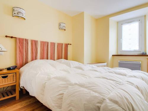 a large white bed in a bedroom with a window at Maison Betpouey, 5 pièces, 8 personnes - FR-1-402-83 in Betpouey