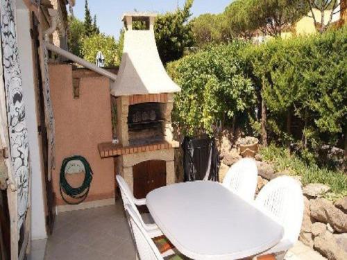 Villa mitoyenne calme avec piscine et parking, proche plage pour 6 personnes - FR-1-607-28