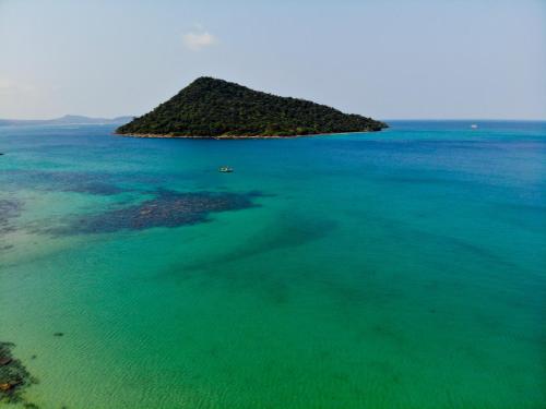 an island in the middle of the ocean at Baloo Guesthouse in Koh Rong Sanloem