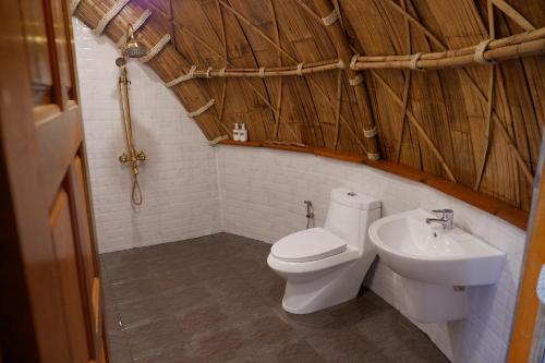 a bathroom with a toilet and a sink at Jantara Resort and Restaurant in Ban Bang O