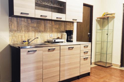 Kuchyňa alebo kuchynka v ubytovaní Homestay Willa Anna