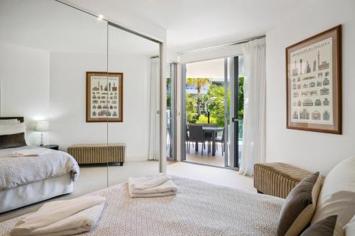 Ένα ή περισσότερα κρεβάτια σε δωμάτιο στο Cotton Beach Resort - Tweed Coast Holidays ®