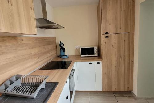 Virtuvė arba virtuvėlė apgyvendinimo įstaigoje Il Vialetto, appartement Santa Lucia, au calme, tout confort