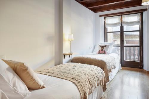Ένα ή περισσότερα κρεβάτια σε δωμάτιο στο Val de Ruda Luxe 69 by FeelFree Rentals