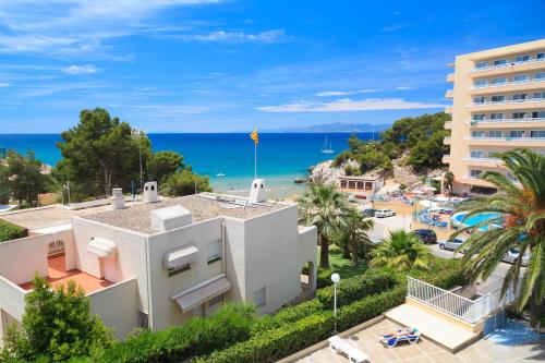 a view of a building and the ocean at UHC Font de Mar Apartments in Salou