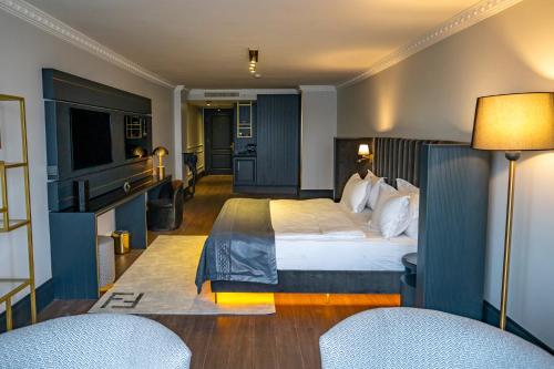 Postel nebo postele na pokoji v ubytování A11 HOTEL BOSPHORUS