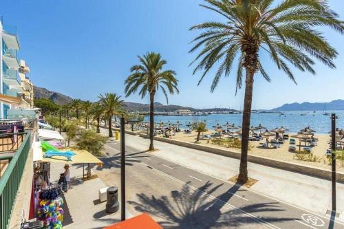 Fabulous apartment with beach views in Puerto Pollensa by Renthousing