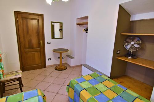 a room with a bed and a fan in it at Villa Very in Marina di Campo