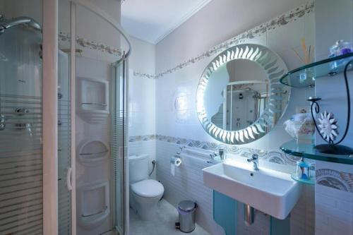 Ванная комната в Villa Serenity House of an elegant, immaculate, luxury environment