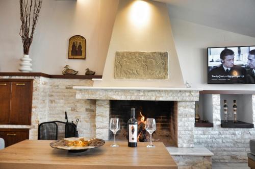 Μια τηλεόραση ή/και κέντρο ψυχαγωγίας στο Meteora View Penthouse