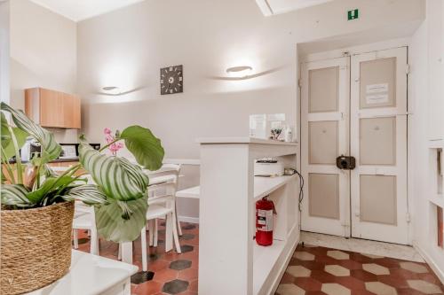 a kitchen and dining room with a table and chairs at B&B Trastevere 94 in Rome