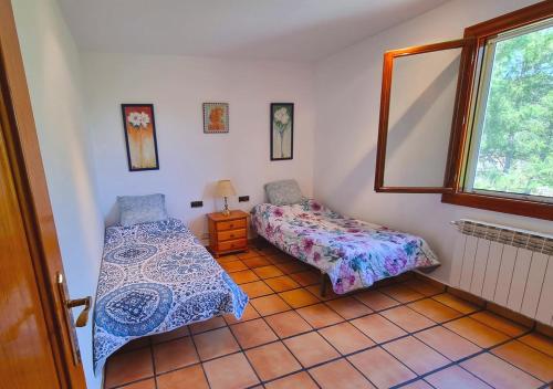 a room with two beds and a mirror on the wall at Casa Donaire, alojamiento turístico in Marganell