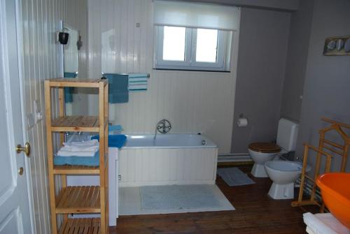 Et badeværelse på Gîte La Grange d'Herbuchenne