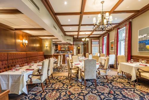 Idlewyld Inn & Spaにあるレストランまたは飲食店
