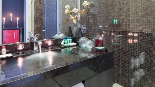 a bathroom with a sink and a shower with candles at Essenza Hotel in Jericoacoara