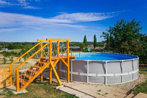 Πισίνα στο ή κοντά στο Holiday house Stara Vrata with a private pool