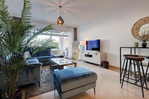 Luxurious 80m² studio apartment, stunning sea views - Rio Real Golf, Marbella