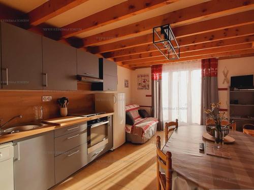 Chalet 6 pers, 2 chambres, parking, Les Angles - FR-1-295-159