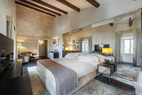 Postel nebo postele na pokoji v ubytování DOM Hotel Roma - Preferred Hotels & Resorts