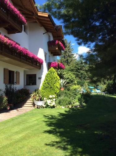 Beautiful Residence Klementhof with garden and a seasonal outdoor pool