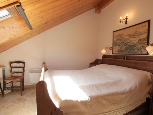 a bedroom with a bed and a wooden ceiling at Appartement Briançon, 2 pièces, 4 personnes - FR-1-330C-121 in Briançon