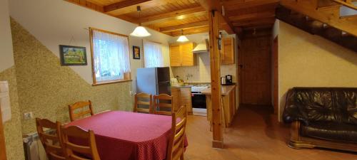 a kitchen and dining room with a table and chairs at Domek na Malinowej in Szczyrk