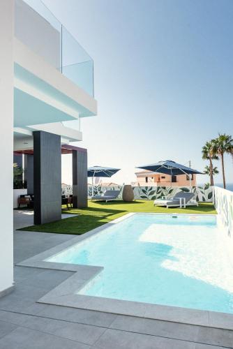 Villa Macaronesia - Seaviews, Large Terrace, Private Heated Pool & BBQ