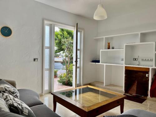 PLAYA CHICA apt with terrace 100 m from the sea