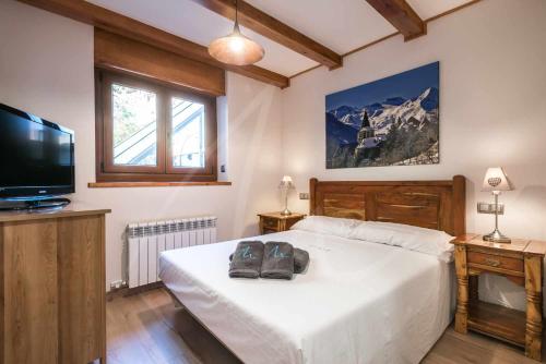 Llit o llits en una habitació de Riu Nere by SeaMount Rentals