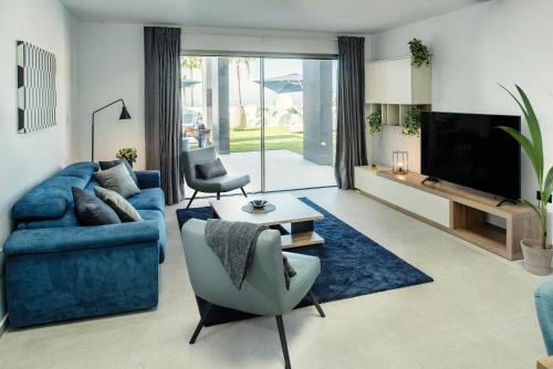 Villa Macaronesia - Seaviews, Large Terrace, Private Heated Pool & BBQ