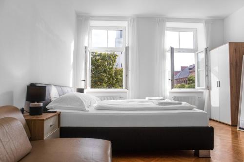 Private Rooms in Spacious 7-Bedroom Apartment Near Hauptbahnhof