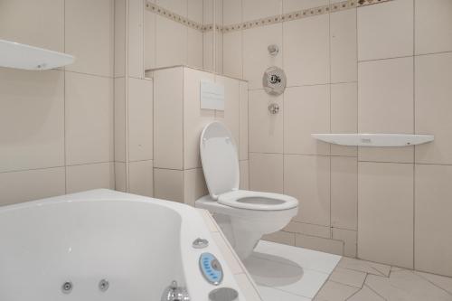 Private Rooms in Spacious 7-Bedroom Apartment Near Hauptbahnhof
