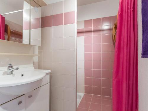 Bilik mandi di Appartement cosy 2 pièces, proche télécabine Prorel et centre de Briançon, parking inclus - FR-1-330C-44