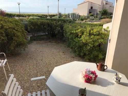 Magnifique T2 en bord de mer, 4 couchages, terrasse, parking, plage à pied, proche commerces et Aqualand - FR-1-81-56