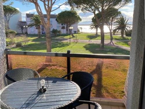 Studio Cabine à Le Barcarès, 4 couchages, terrasse, parking, piscine et activités sportives - FR-1-195-23