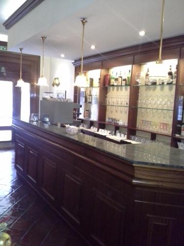 a bar in a restaurant with a counter at Albergo Italia di Nardi Renzo & C Snc in Poggibonsi