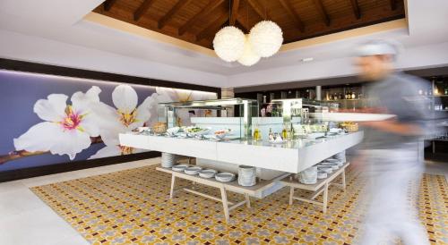 Photo de la galerie de l'établissement Insotel Cala Mandia Resort, à Cala Mendia