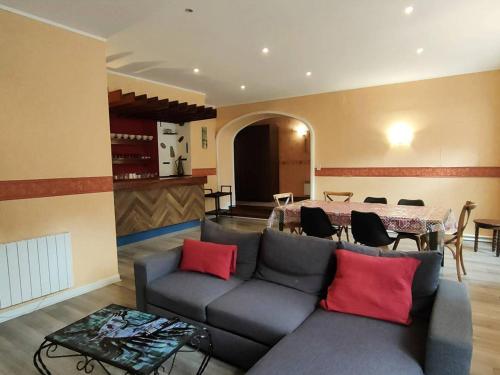 Appartement 2 chambres, 8 couchages, centre-ville Cauterets, WiFi gratuit, parking à proximité - FR-1-234-89