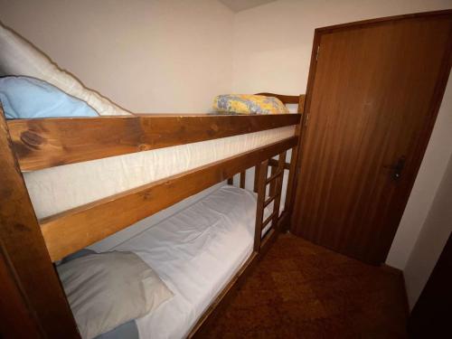 a couple of bunk beds in a room at Appartement Le Grand-Bornand, 1 pièce, 4 personnes - FR-1-241-75 in Le Grand-Bornand