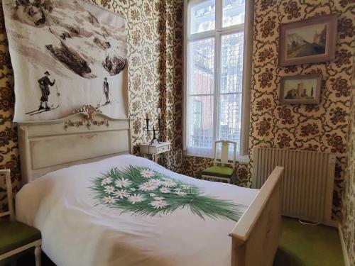 a bedroom with a bed with flowers on it at Appartement Cauterets, 3 pièces, 6 personnes - FR-1-234-109 in Cauterets