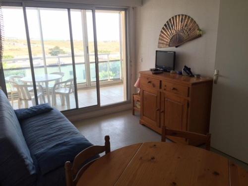 Photo de la galerie de l'établissement Appartement T2 pour 4 pers, plage à 20m, parking, lave-linge - FR-1-81-201, à Port-Leucate