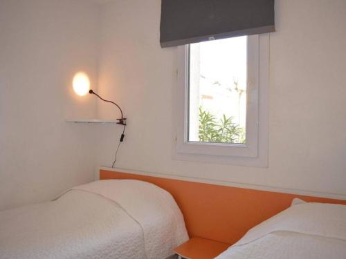 Photo de la galerie de l'établissement Pavillon à Narbonne Plage avec piscine, terrasse et climatisation – 6 couchages - FR-1-229B-467, à Narbonne