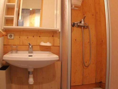 a bathroom with a sink and a shower at Studio Valmorel, 2 pièces, 4 personnes - FR-1-291-772 in Valmorel