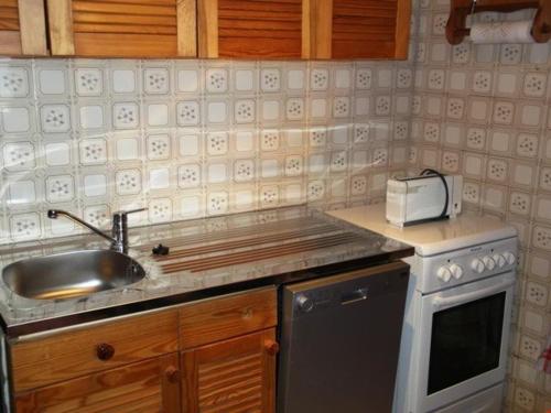 Kuchyň nebo kuchyňský kout v ubytování Maxi-studio 6 pers, lumineux, au pied des pistes à Orcières Merlette, Alpes du Sud - FR-1-262-97