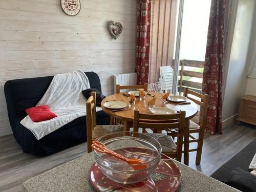 Appartement Orcières Merlette, 6 personnes - FR-1-262-138にあるレストランまたは飲食店