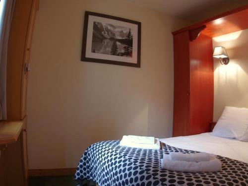 Llit o llits en una habitació de Appartement Valmorel, 2 pièces, 5 personnes - FR-1-291-773