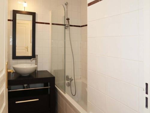 a bathroom with a sink and a shower with a mirror at Appartement Les Orres, 2 pièces, 4 personnes - FR-1-322-74 in Les Orres