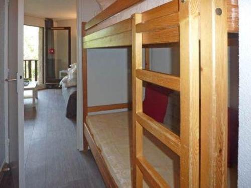 a room with a bunk bed in a house at Studio Les Orres, 1 pièce, 4 personnes - FR-1-322-115 in Les Orres