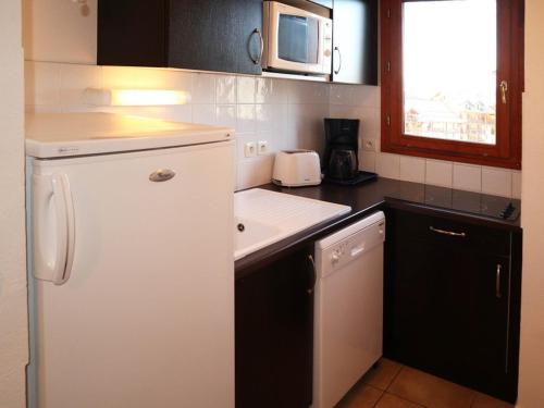 Chalet mitoyen avec piscine, sauna, hammam, départ des pistes, 2 chambres, balcon, Les Orres 1800 - FR-1-322-137