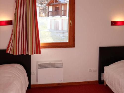 a room with two beds and a window at Chalet Les Orres, 3 pièces, 6 personnes - FR-1-322-121 in Les Orres
